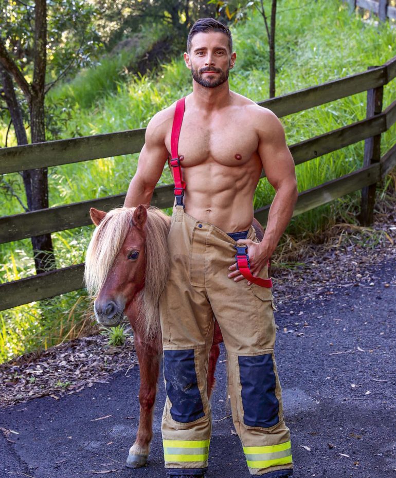 Les Pompiers Australiens D Voilent Leur Nouveau Calendrier Sexy Pour