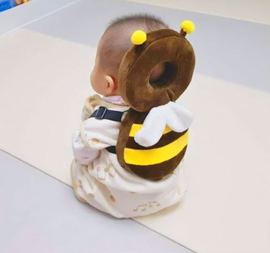 Ce Petit Sac A Dos Abeille A Ete Concu Pour Proteger La Tete De Bebe En Cas De Chute En Arriere