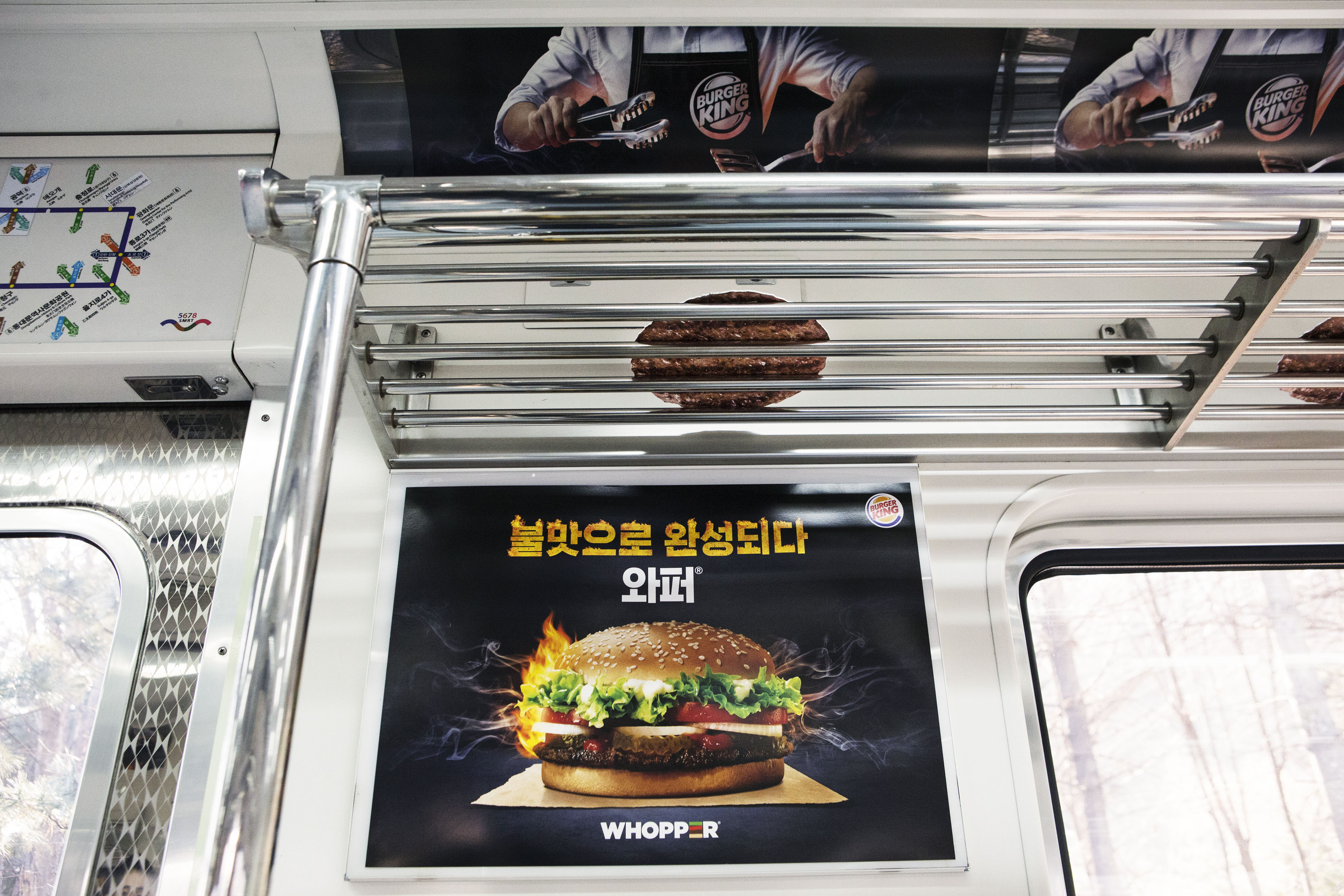 Burger King détourne brillamment les porte-bagages du métro pour communiquer