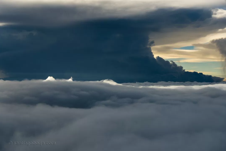 Ce pilote photographie des orages dans le ciel