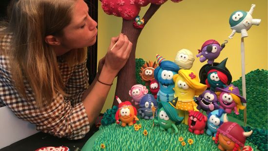 Play-Doh crée des affiches avec 948 pots de pâtes à modeler
