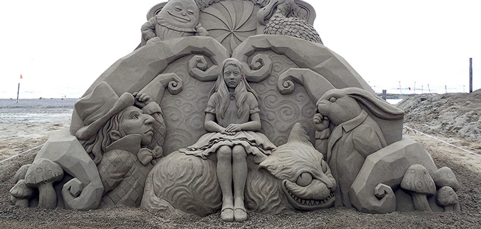 Les surprenantes sculptures de sable de l'artiste Toshihiko Hosaka