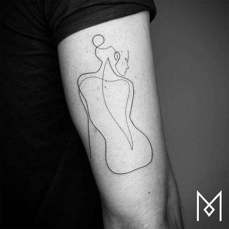 Des tatouages minimalistes réalisés avec une seule ligne
