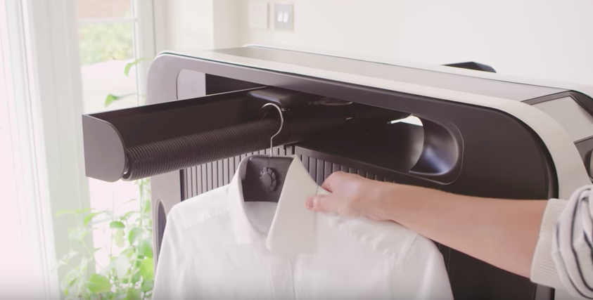 Cette machine repasse automatiquement vos vêtements 