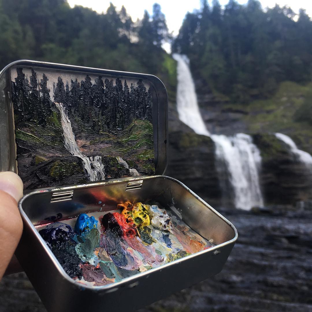 Heidi Annalise peint des paysages sauvages dans ses boîtes de peinture