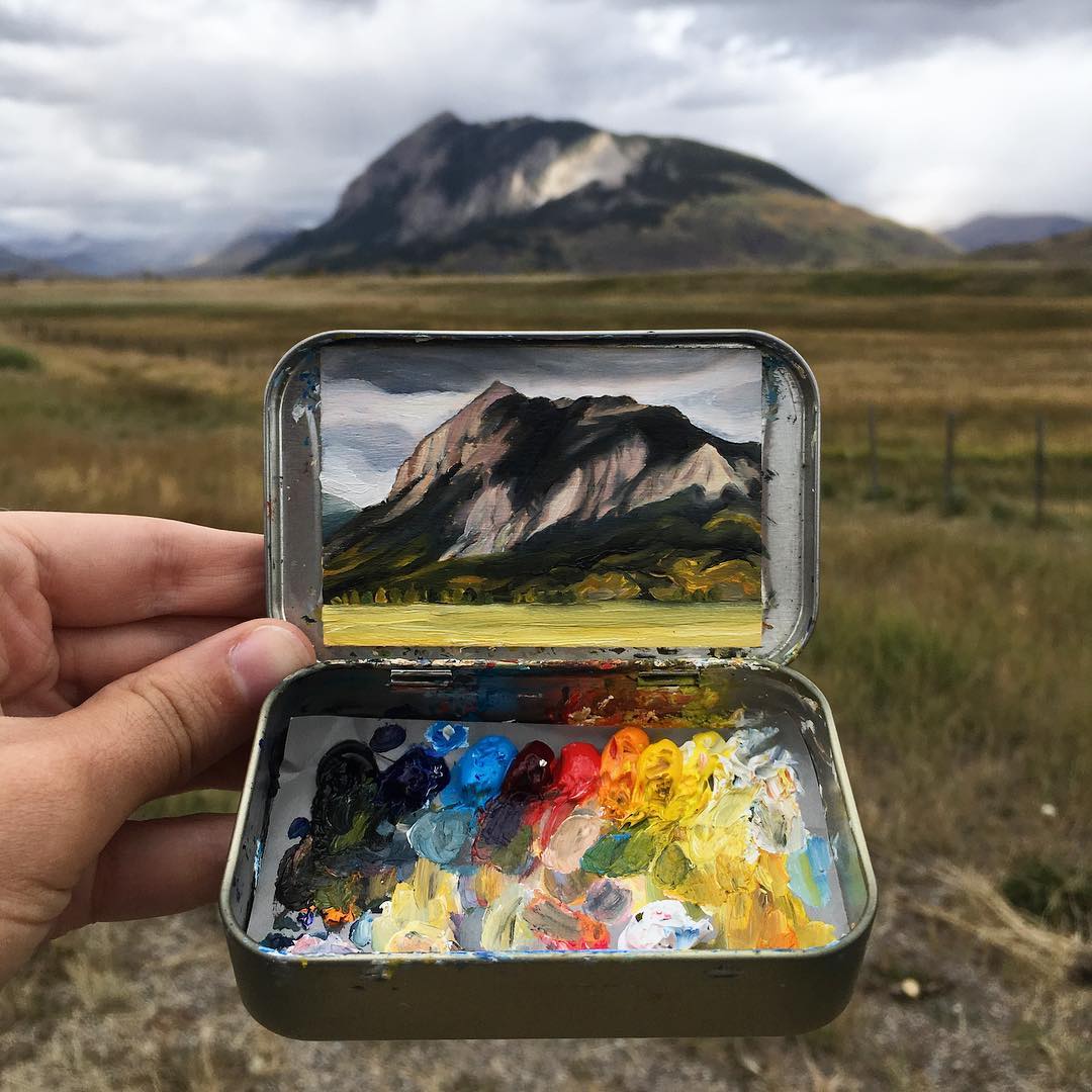 Heidi Annalise peint des paysages sauvages dans ses boîtes de peinture