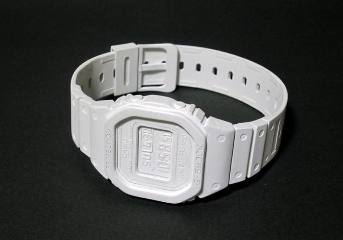 Manabu Kosaka crée des montres avec du papier