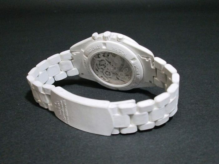 Manabu Kosaka crée des montres avec du papier