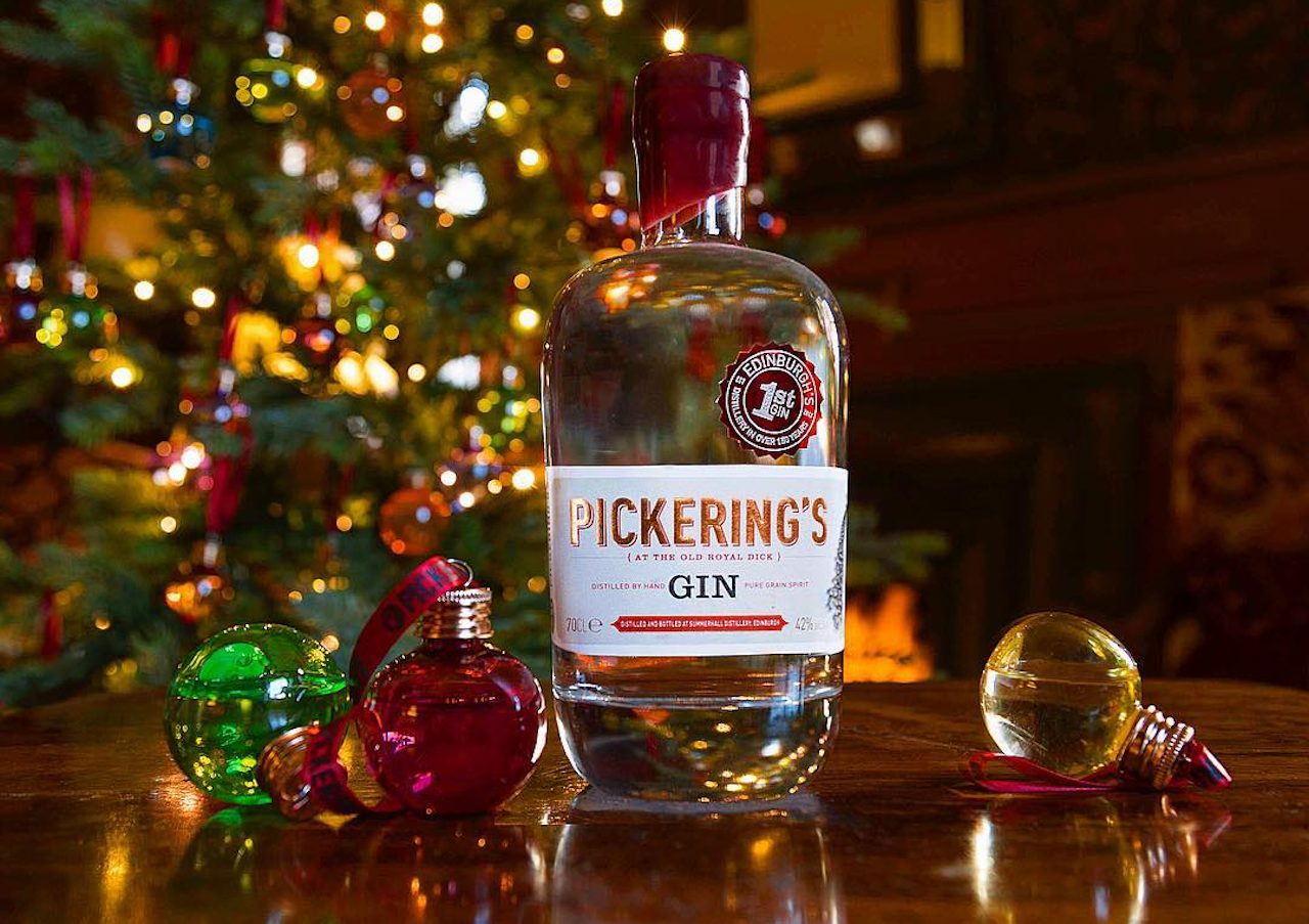 Pickering's gin transforme les boules de Noël en mini-shot