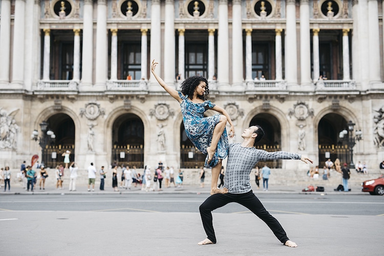 Melika Dez transforme la rue en ballet géant pour rend hommage à la danse moderne