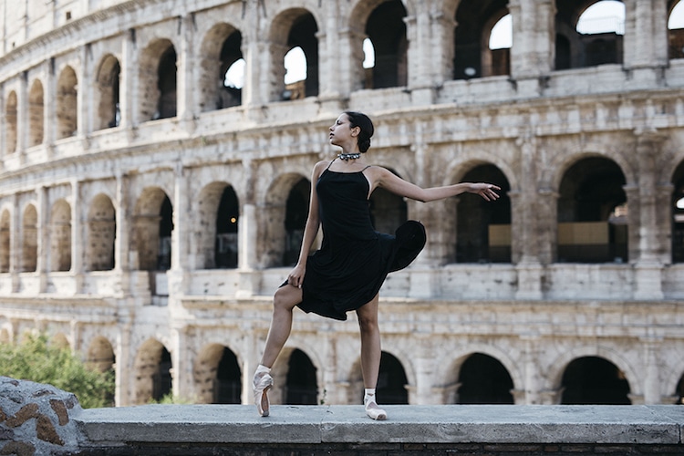 Melika Dez transforme la rue en ballet géant pour rend hommage à la danse moderne