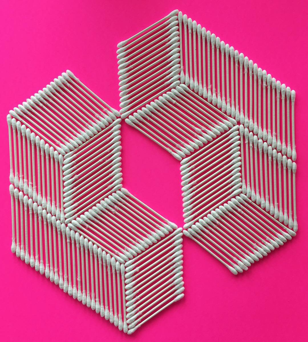 Adam Hillman transforme les objets du quotidien en formes géométriques hypnotisantes