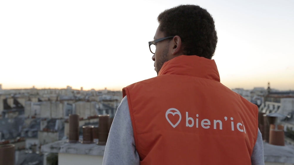 Ce site immobilier attache des ballons sur le toit de ses biens à Paris