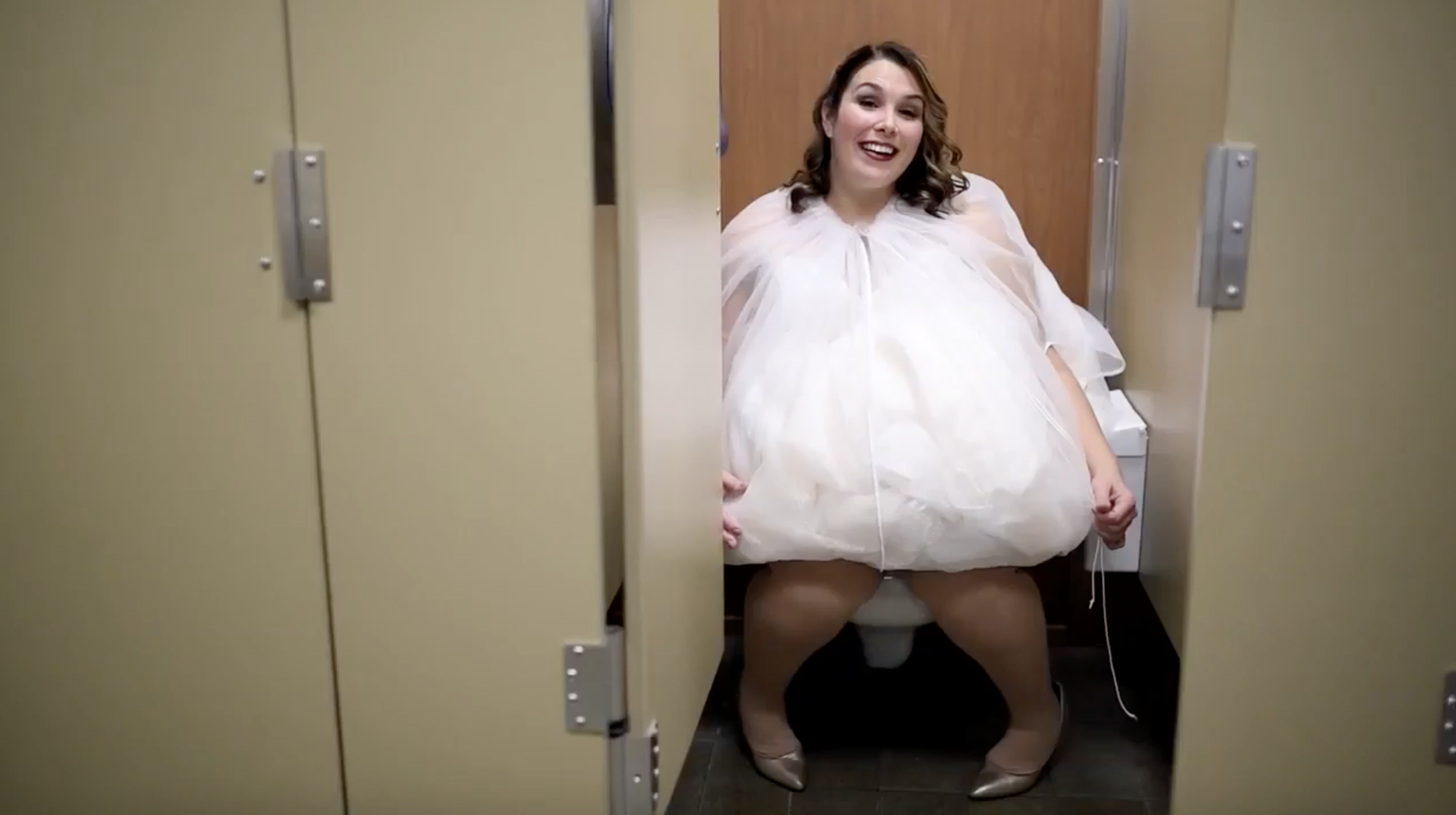 Bridal Buddy : l'idée qui permet à la mariée d'aller aux toilettes sans souci