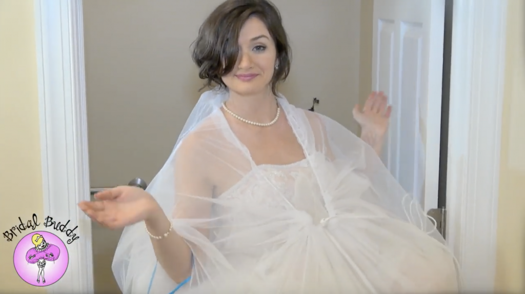 Bridal Buddy l'idée qui permet à la mariée d'aller aux toilettes sans