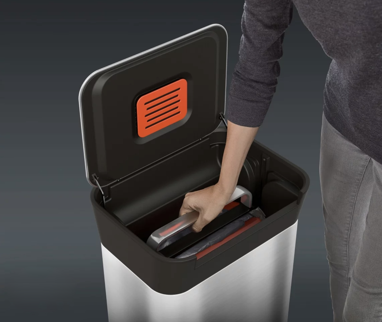 Titan : la poubelle qui compacte vos déchets en un simple geste