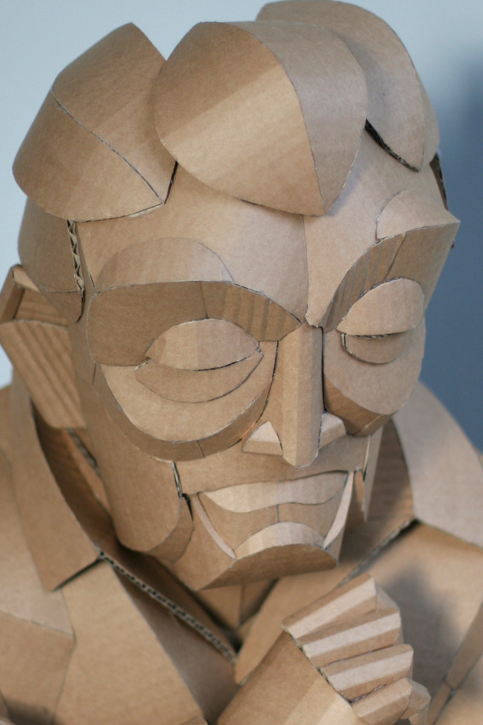 Les sculptures en carton de Warren King vont vous surprendre par leurs détails et leur réalisme