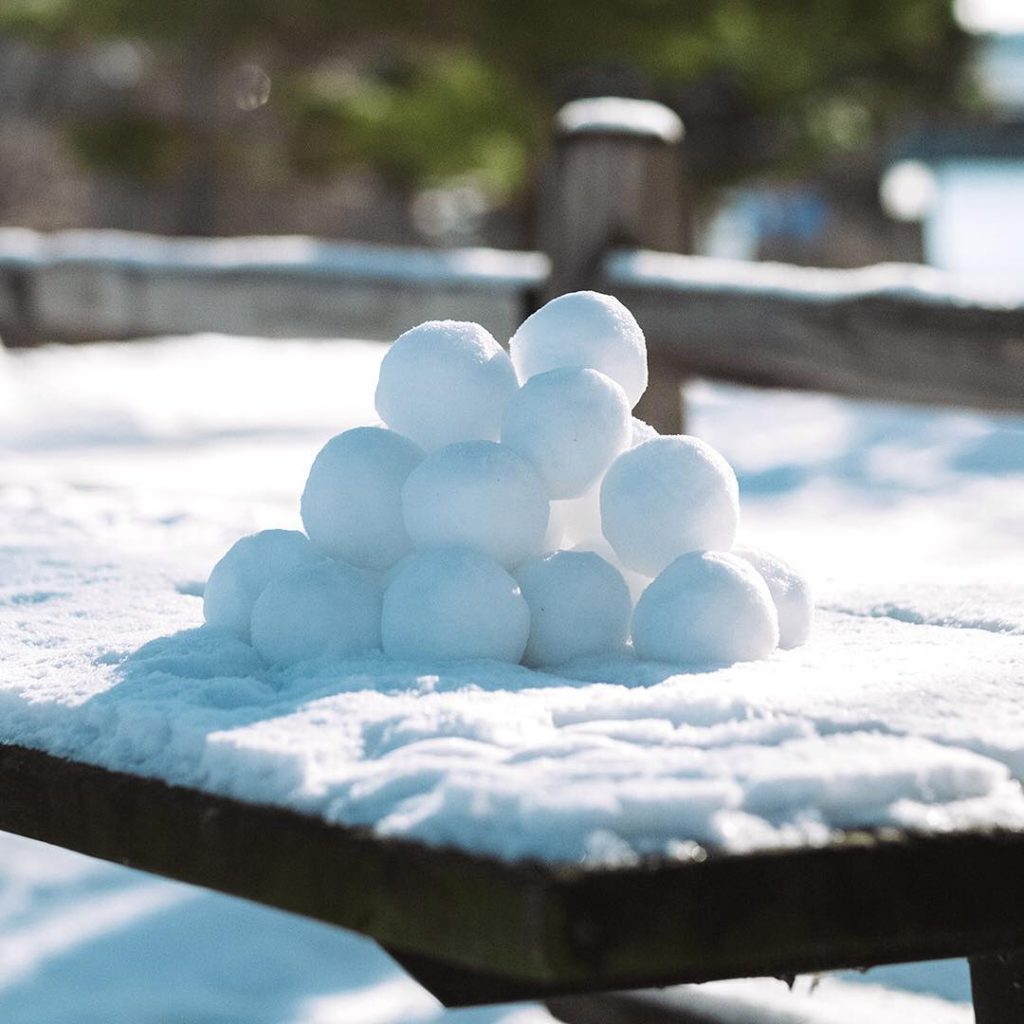 Ce Distributeur Vend Des Boules De Neige à 1 Dollar Pour Les Lancer Sur ...