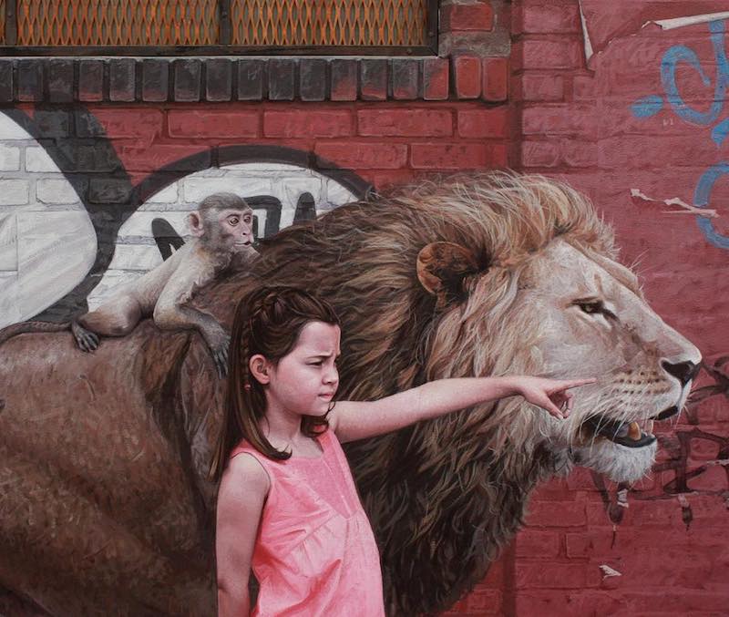 Ces fresques célèbrent la rencontre entre enfants et animaux sauvages