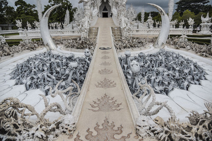 In Thailand, this unique temple in the world is the perfect mix between Heaven and Hell