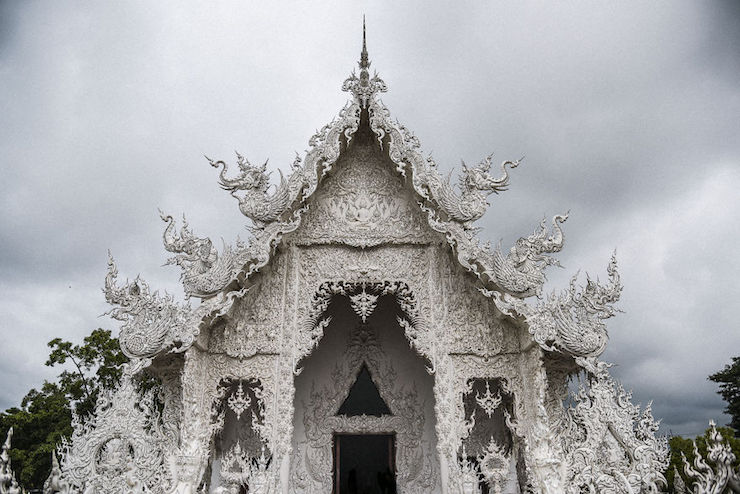 In Thailand, this unique temple in the world is the perfect mix between Heaven and Hell