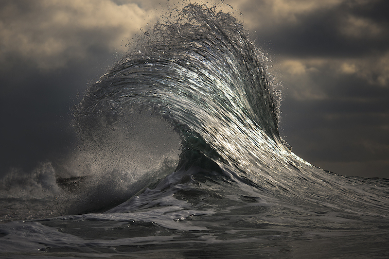 Le photographe Ray Collins rend hommage à la beauté des vagues avec des clichés envoûtants ! By  Claire L. Ray-collins-photographies-vagues-ocean-1