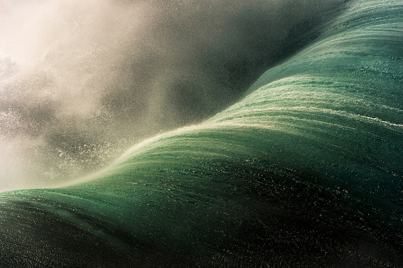Le photographe Ray Collins rend hommage à la beauté des vagues avec des clichés envoûtants ! By  Claire L. Ray-collins-photographies-vagues-ocean-11