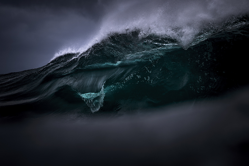 Le photographe Ray Collins rend hommage à la beauté des vagues avec des clichés envoûtants ! By  Claire L. Ray-collins-photographies-vagues-ocean-13