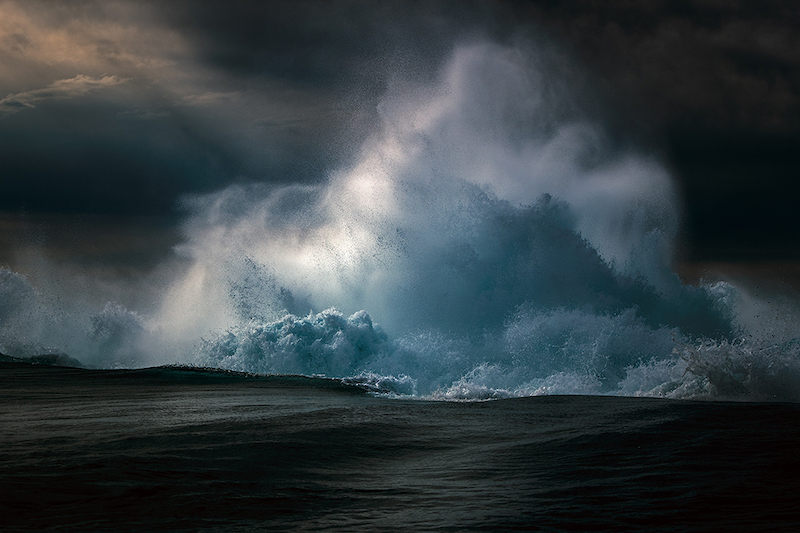Le photographe Ray Collins rend hommage à la beauté des vagues avec des clichés envoûtants ! By  Claire L. Ray-collins-photographies-vagues-ocean-3