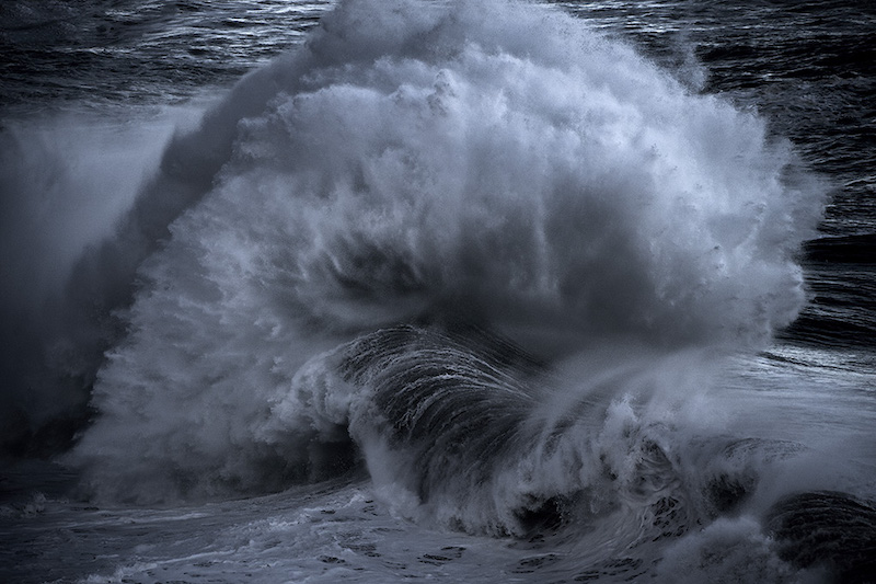 Le photographe Ray Collins rend hommage à la beauté des vagues avec des clichés envoûtants ! By  Claire L. Ray-collins-photographies-vagues-ocean-4