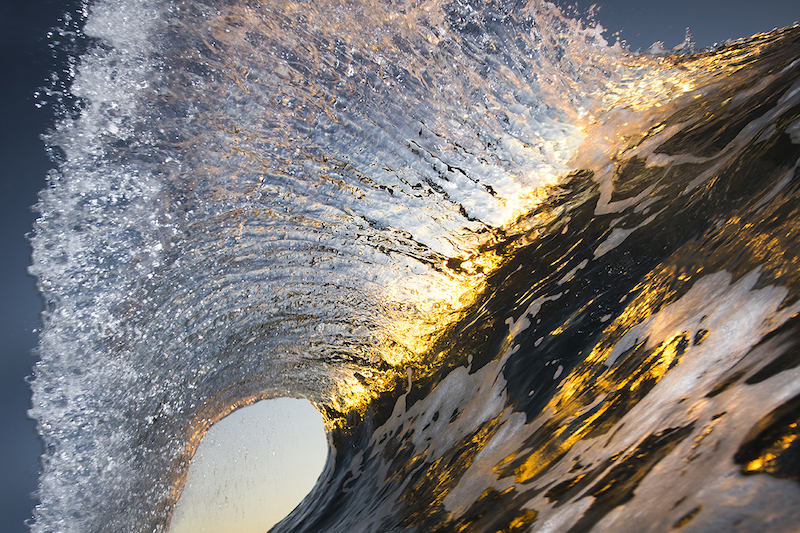 Le photographe Ray Collins rend hommage à la beauté des vagues avec des clichés envoûtants ! By  Claire L. Ray-collins-photographies-vagues-ocean-8