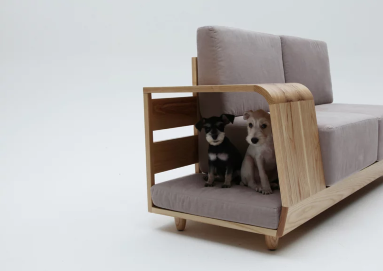 Ce canapé design cache dans son accoudoir... un minicanapé pour votre chien