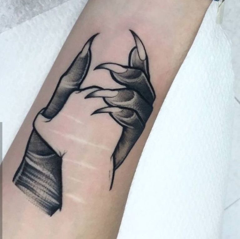 30 tatouages créatifs qui transforment des cicatrices en véritables œuvres d