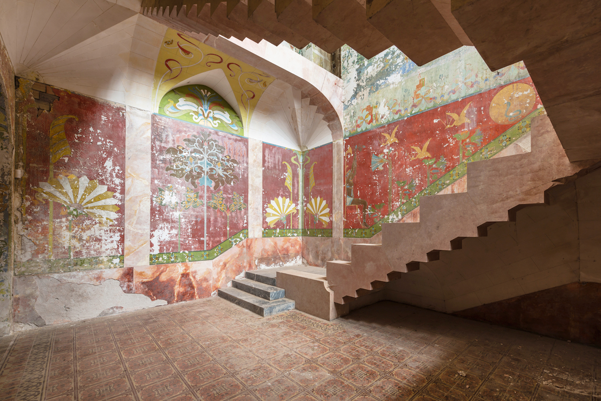 Il capture les fresques des palais abandonnés pour des photos envoûtantes et mystérieuses ! By Mélissa N.  Fresques-abandon-photographie-romain-veillon-11