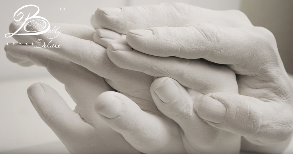 Les Empreintes de votre Famille en 3D − Réalisez vos mains en 3D avec votre  famille - Sculpture réaliste des mains, Jusqu'à 5 mains (avec Support en  bois, tout le matériel inclus) 