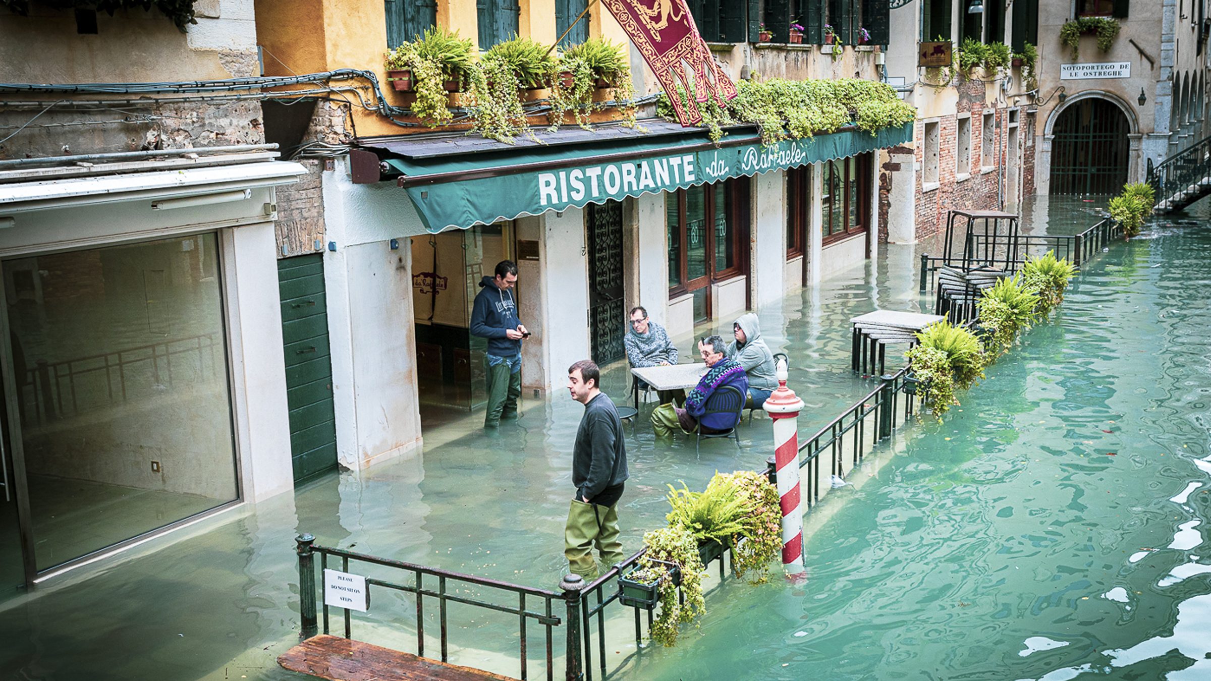 Почему венеция на воде. Венеция 2020 потоп. Венеция остров Святой Елены Венеция. Вилла эспасия в Венеции. Наводнение в Венеции 2019.