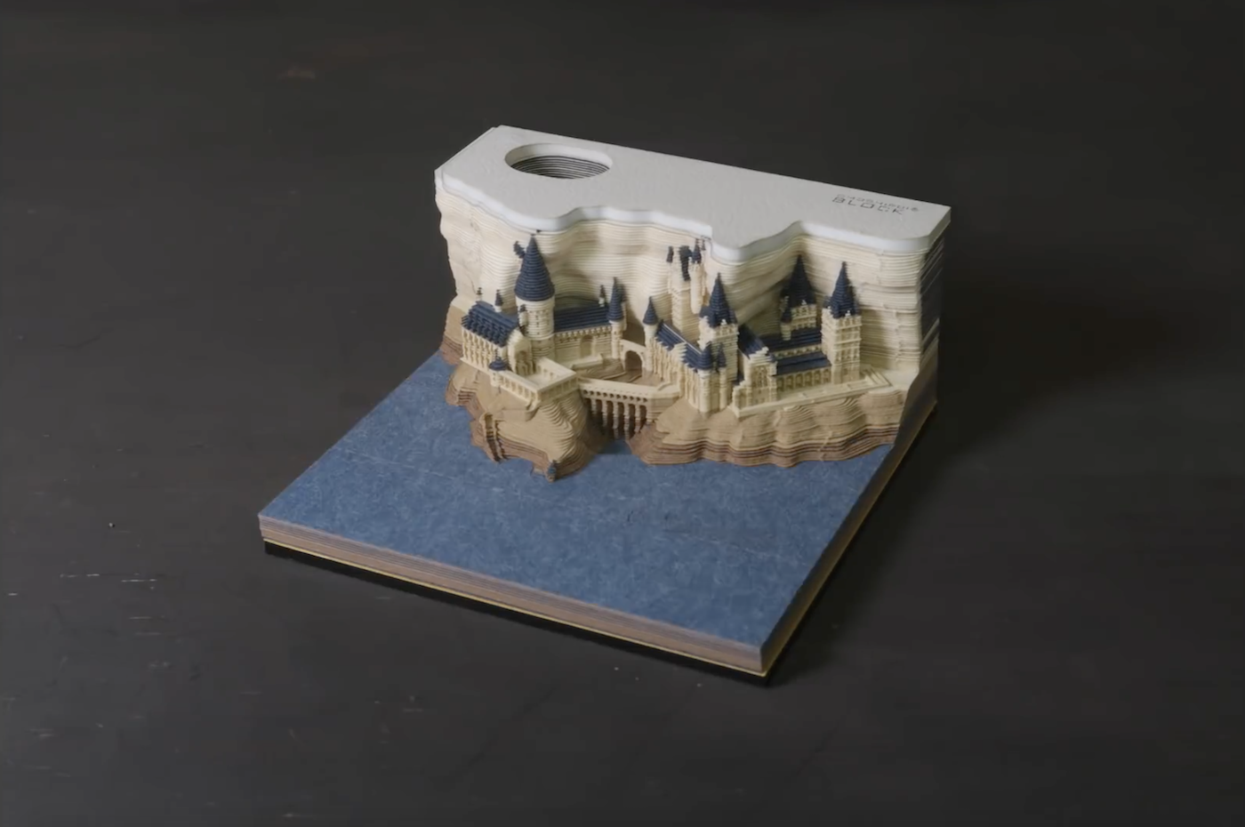 Ce bloc-notes Harry Potter fait apparaître le château de Poudlard une fois consommé