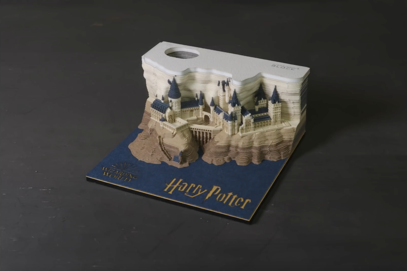 Ce bloc-notes Harry Potter fait apparaître le château de Poudlard une fois consommé
