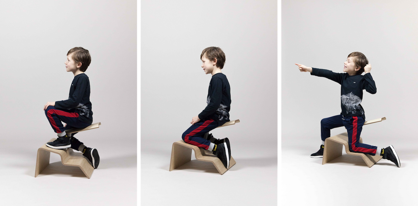 Le studio Lancelot a imaginé des chaises pour que les enfants puissent adopter plusieurs postures en classe
