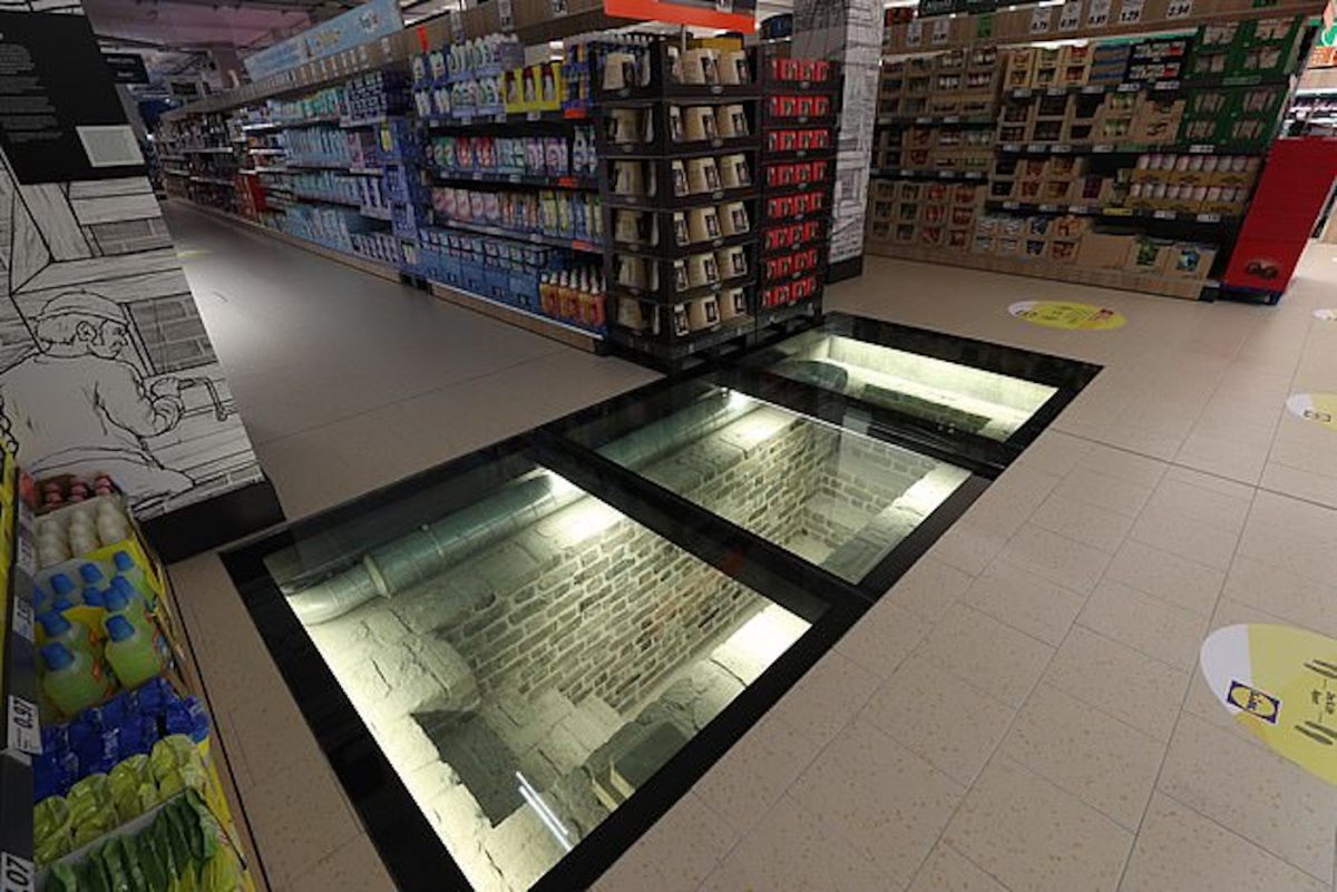 À Dublin, le sol de ce magasin Lidl dévoile les vestiges d’une maison