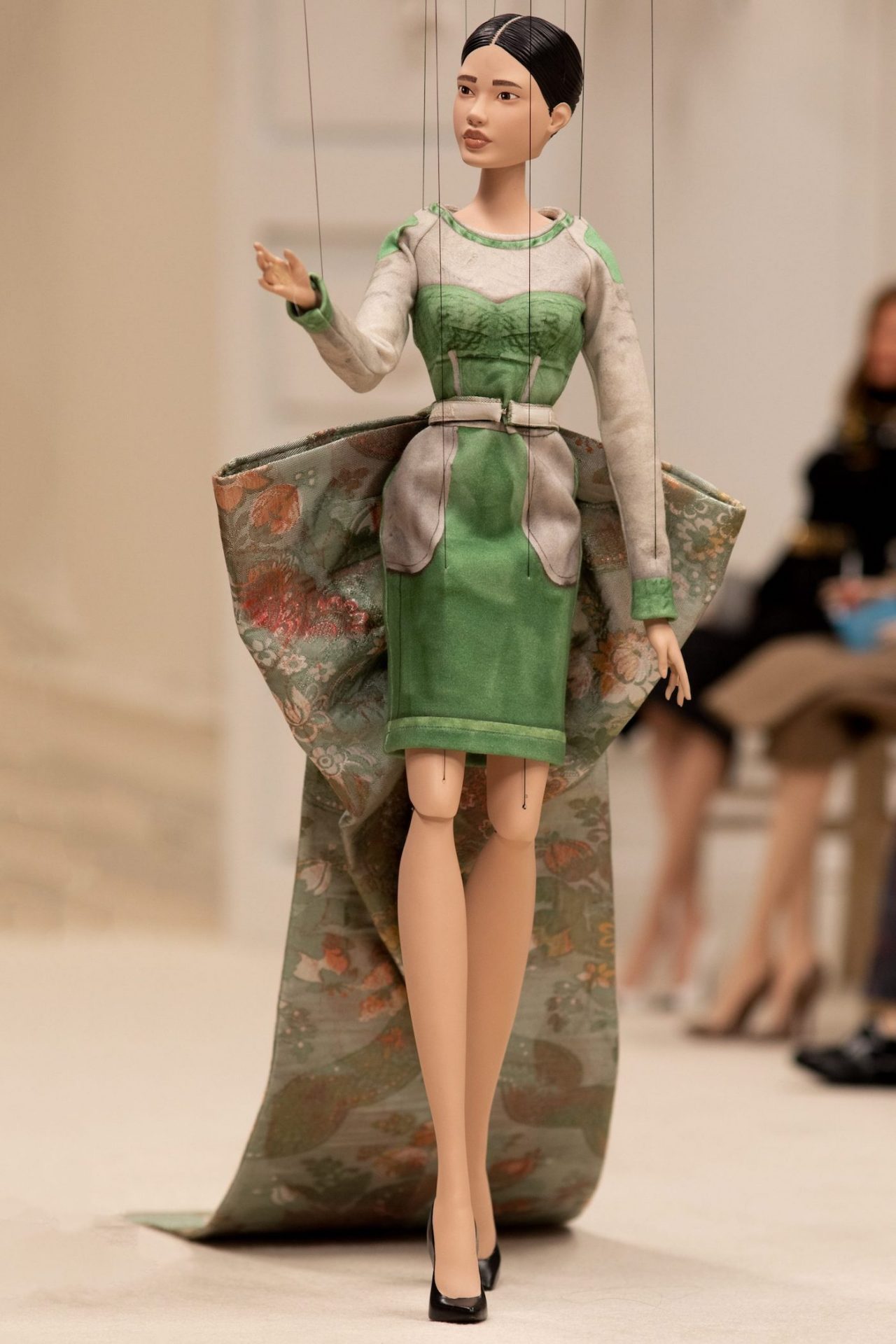 Covid-19 : Moschino dévoile sa collection printemps-été 2021 avec des poupées