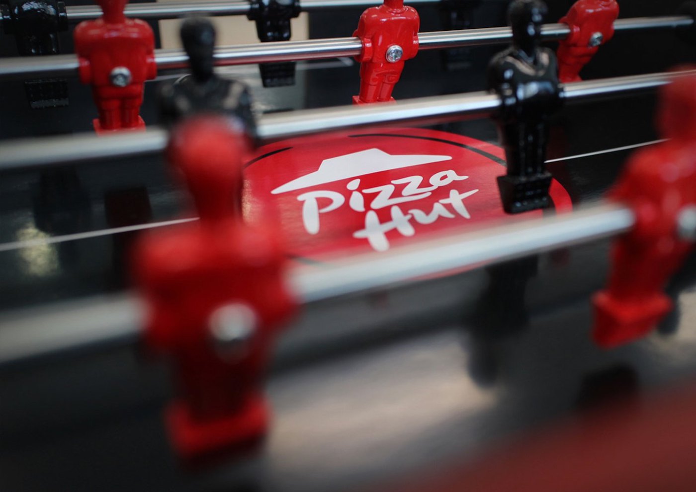 Pizza Hut crée une boîte à pizza qui se recycle en babyfoot