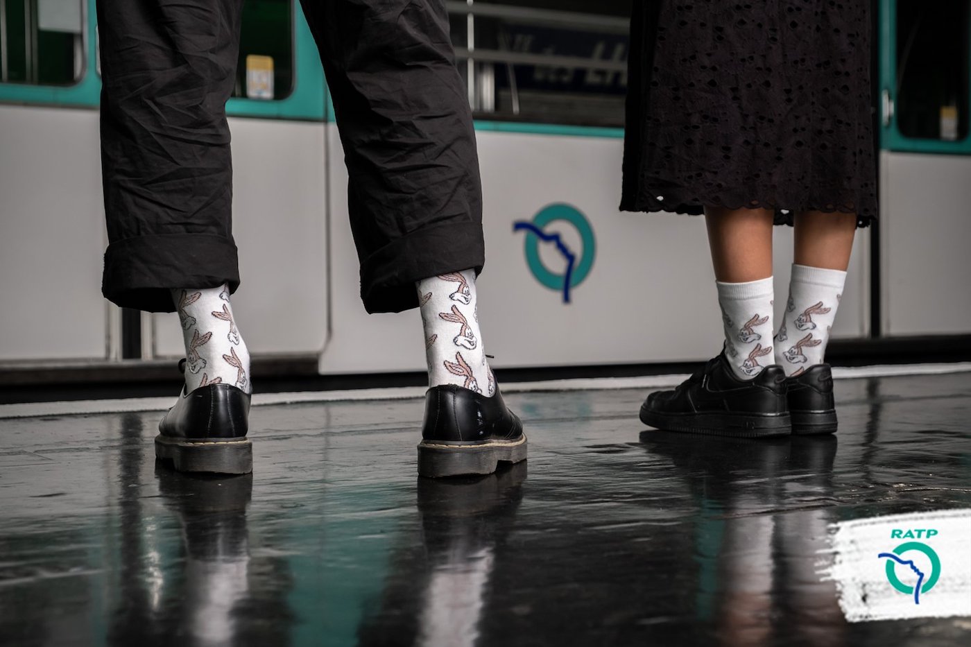 La RATP commercialise des chaussettes à l’effigie de sa mascotte : Serge le Lapin