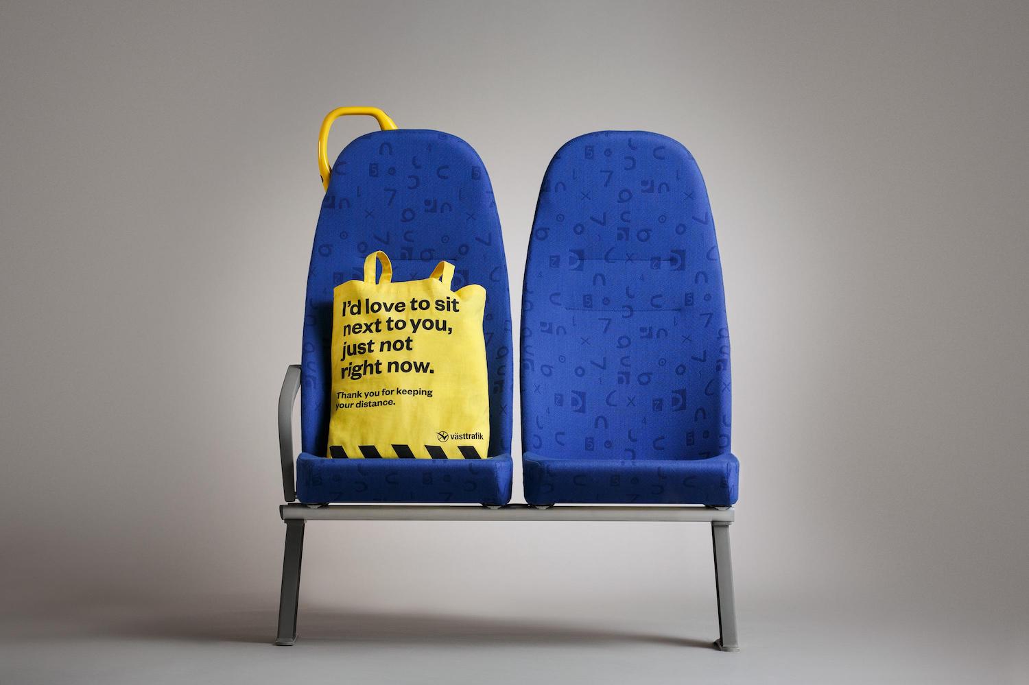 La "RATP suédoise" distribue des sacs pour maintenir les distances de sécurité