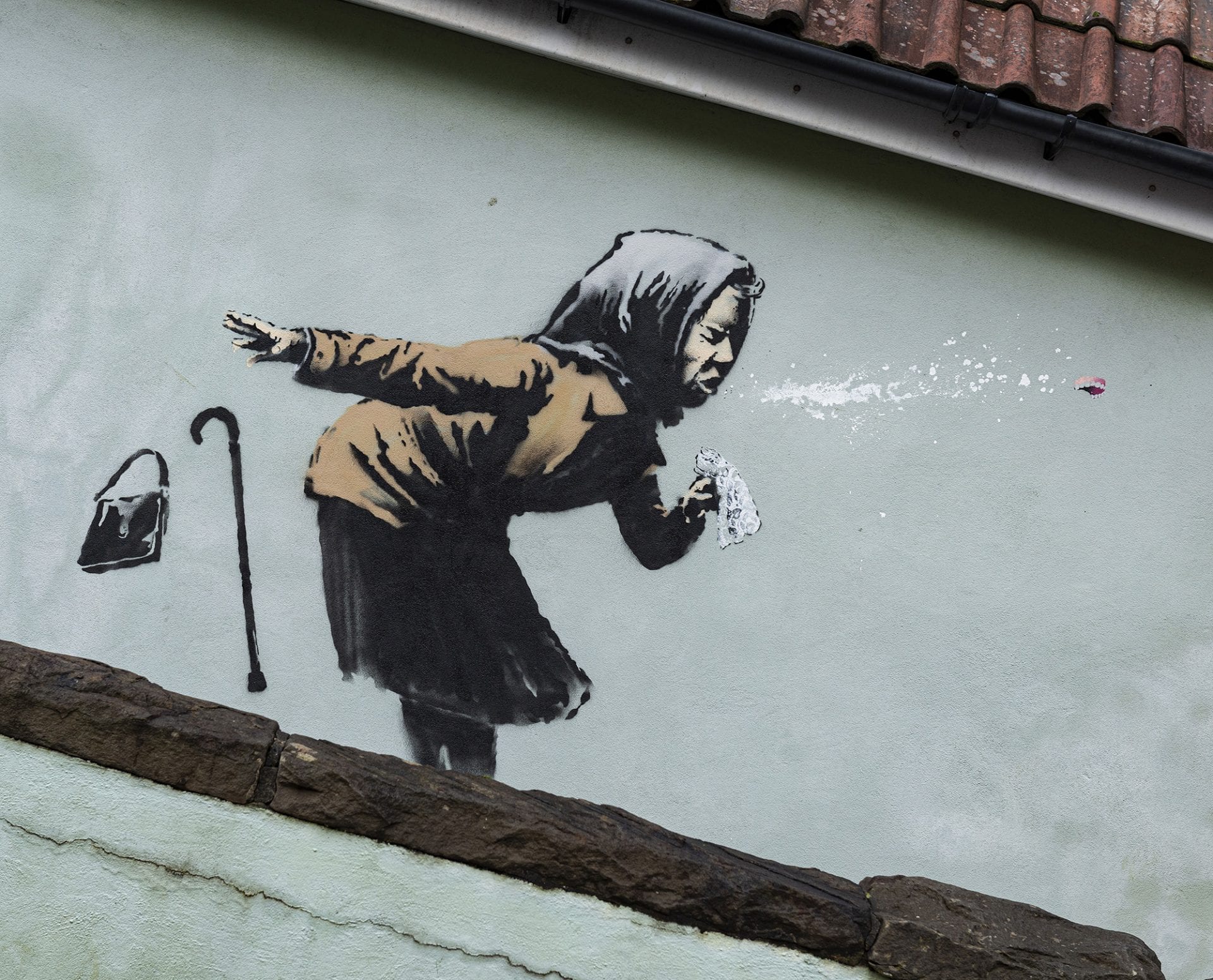 Une mamie qui éternue en plein Covid : le nouveau street art génial de Banksy