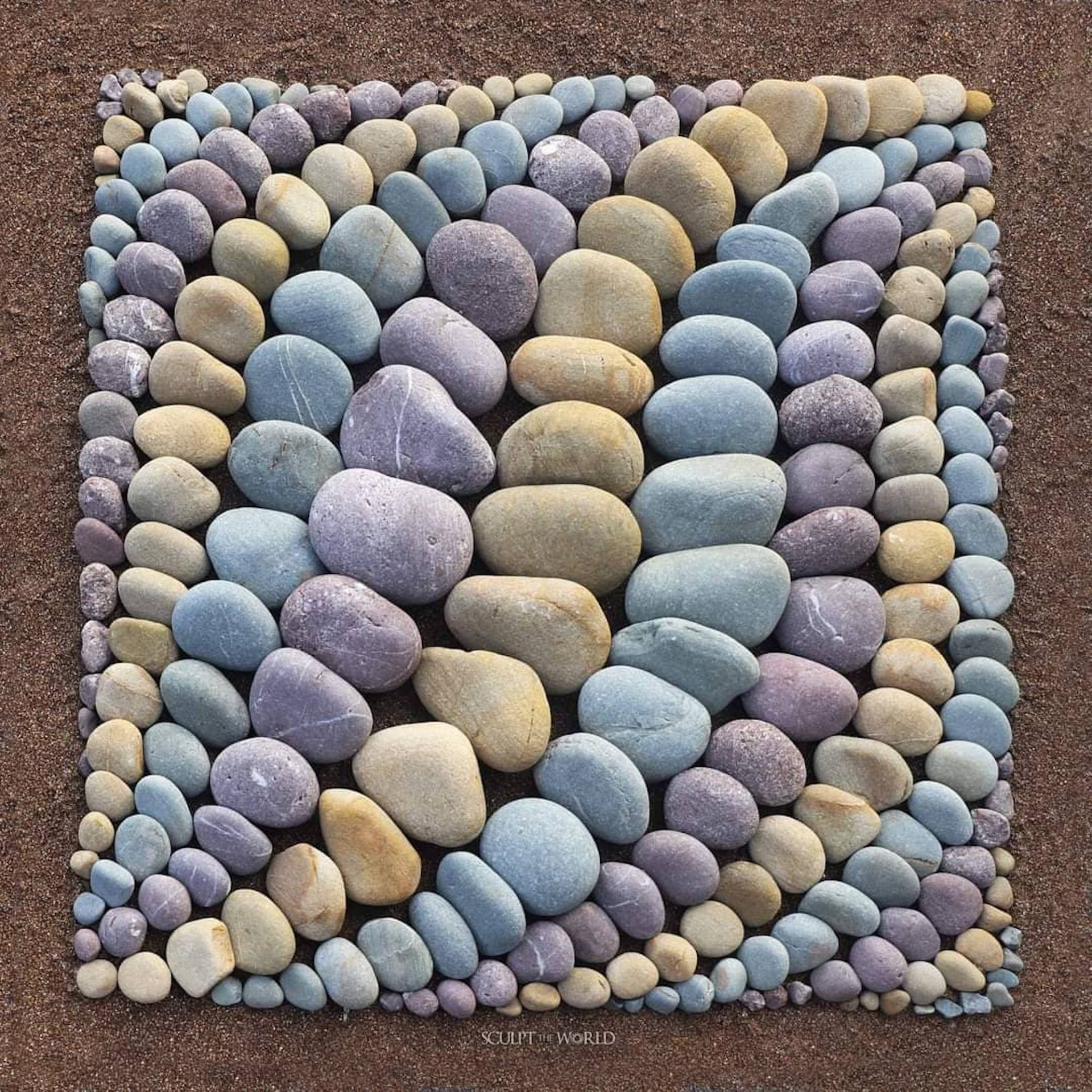 L'artiste Jon Foreman réalise des œuvres d'art fascinantes en alignant des pierres sur les plages