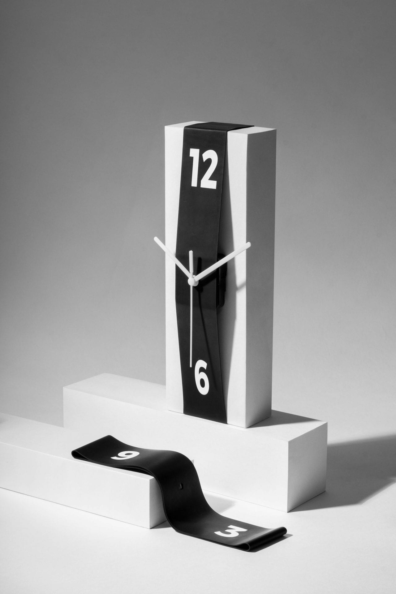 Stretch Clock : un ruban élastique pour transformer n'importe quel objet en horloge