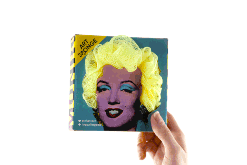 Ce packaging de fleur de douche joue avec les portraits de Marilyn par Andy Warhol