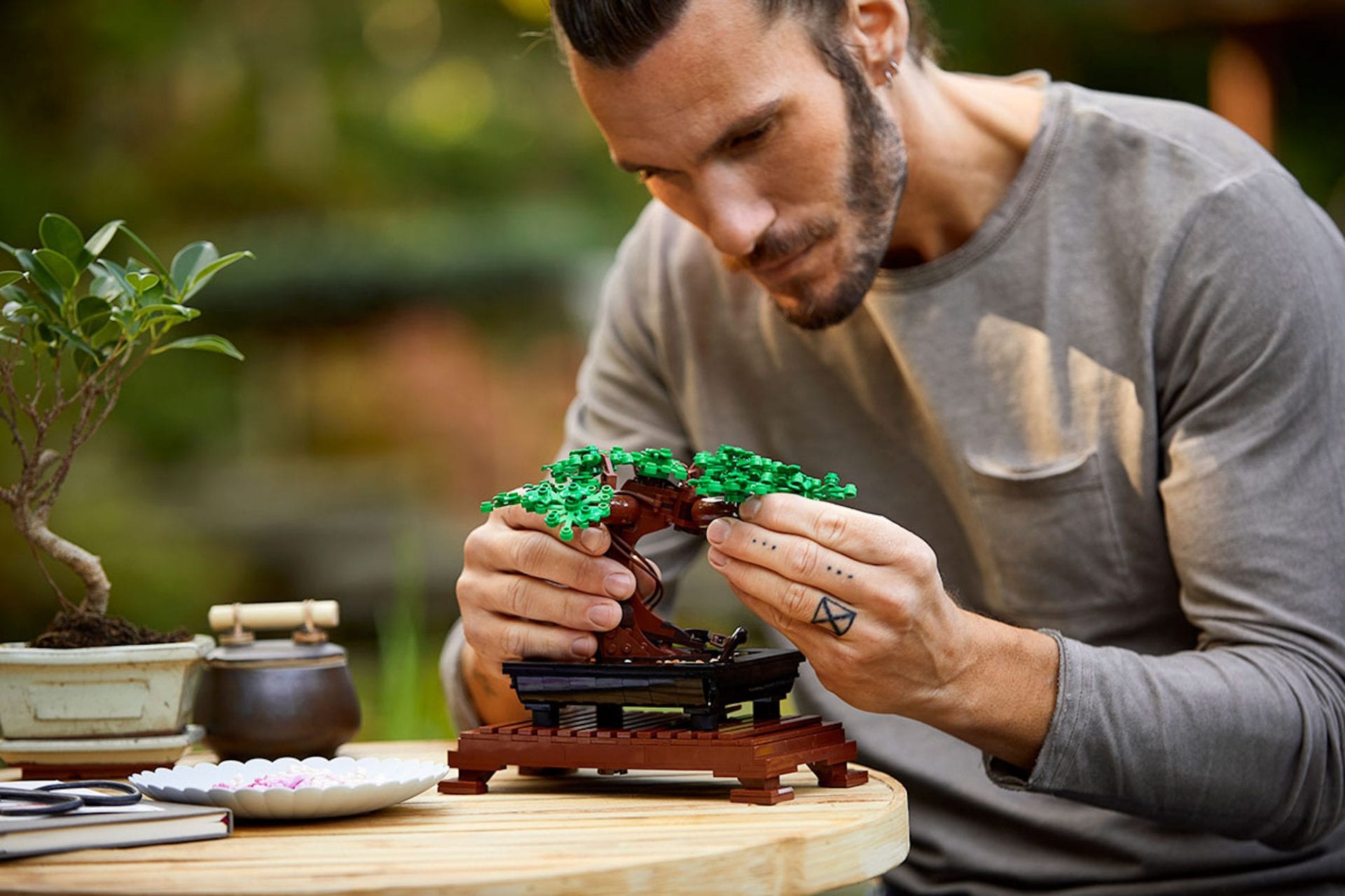LEGO lance des fleurs à construire soi-même pour décorer votre intérieur