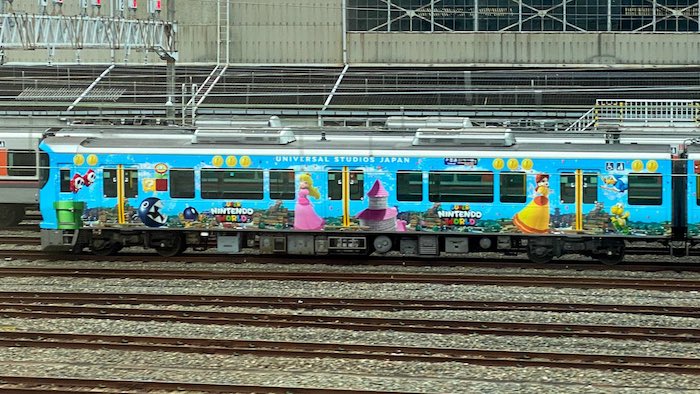 Au Japon, Nintendo habille un train entier pour la promo du Super Nintendo World